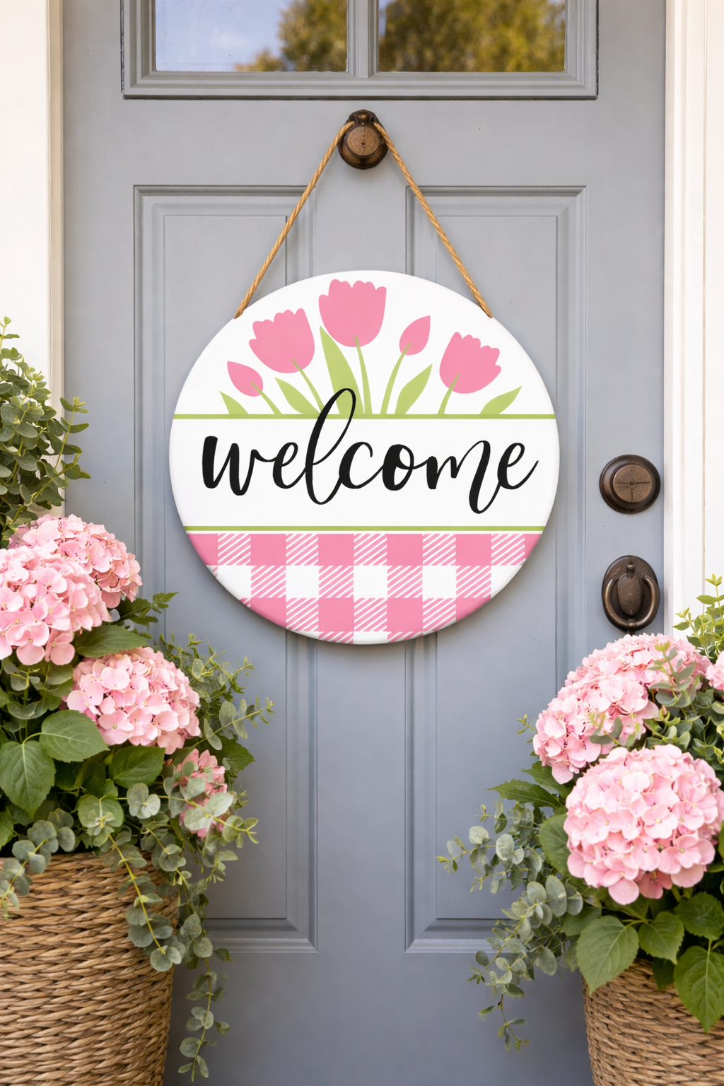 Round “Welcome” Door Hanger – Spring Tulip Plaid Design